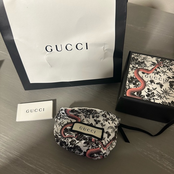 Gucci Ring size 17/ size 8 amazing condition - Picture 2 of 9